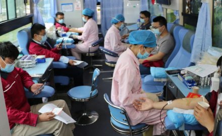 “不忘初心 熱血戰(zhàn)疫” 軟控股份開展無(wú)償獻(xiàn)血活動(dòng)