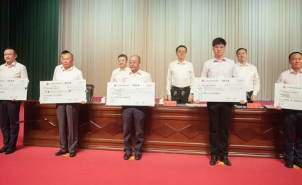 擁有省首臺套技術裝備，軟控獲膠州市獎勵